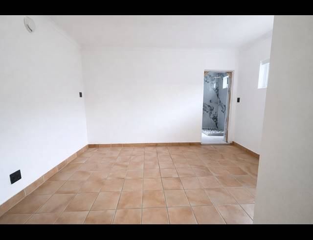 2 bed property to rent in LYTTELTON MANOR